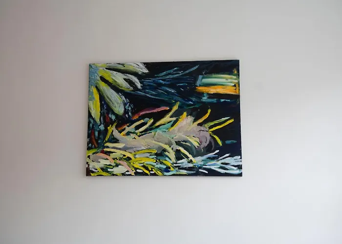 Spacious I 5 Minutes To Metro Lägenhet