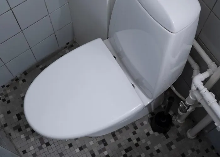 Spacious I 5 Minutes To Metro Apartment *